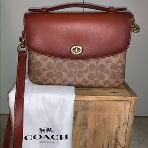 Coach Cassie Crossbody signature Canvas w/Dust bag